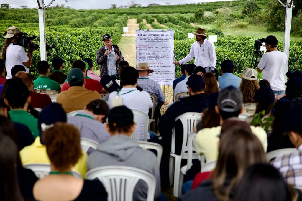 Epamig participa de 1º Seminário sobre Café Conilon em Ouro Verde de Minas