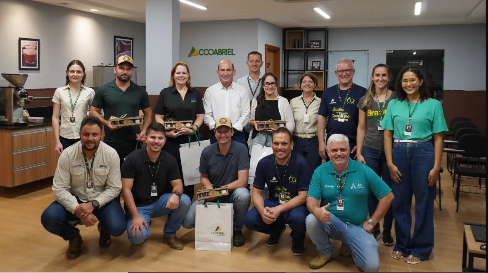 Cooabriel recebe representantes do Departamento de Agricultura dos Estados Unidos