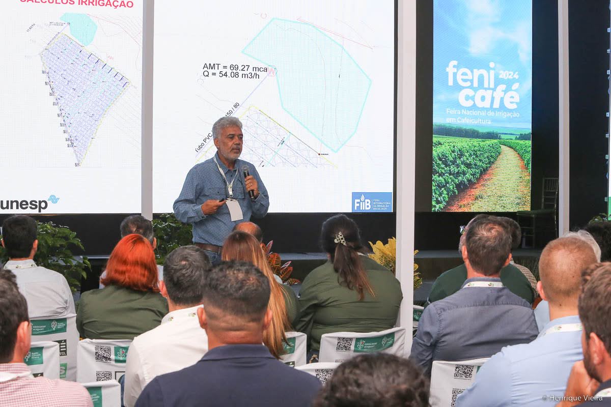 Rodrigo Franco Vieira abordou o tema “Novas tecnologias para os projetos de irrigação na cafeicultura” durante a Fenicafé