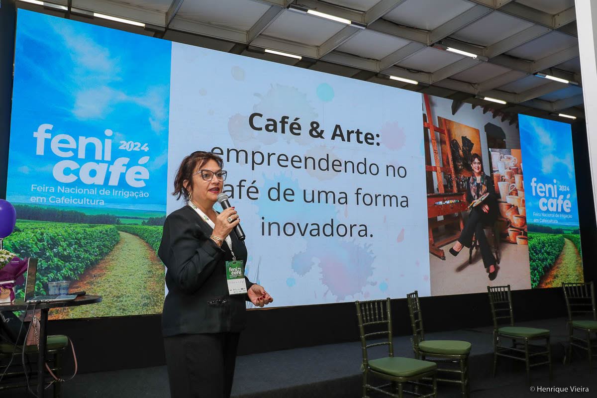 Artista plástica Valéria Vidigal conta sua história de sucesso no café durante a Fenicafé